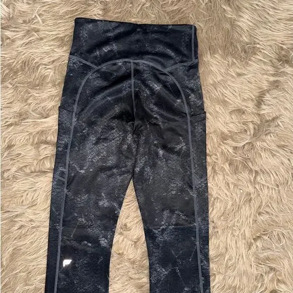 New Fabletics Cold Weather High Waisted Pocket Legging Reptilia size M - Picture 8 of 8
